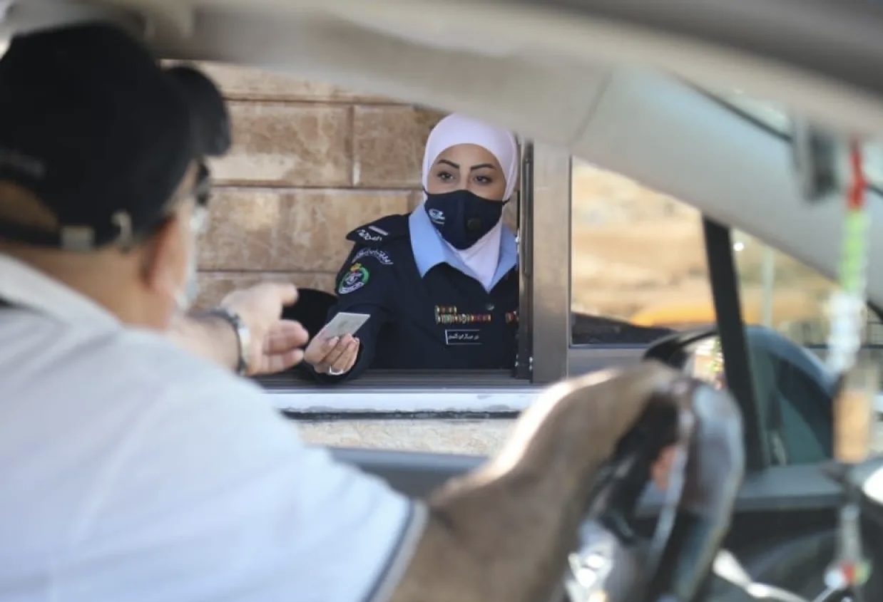 100 دينار رسوم إجراء فحص القيادة العملي المستعجل