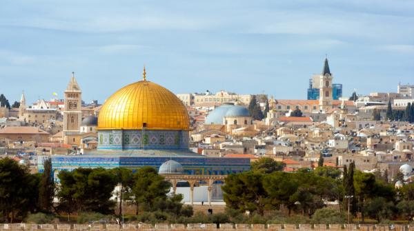 سقوط حجارة لسور المسجد الأقصى من الجهة الغربية بسبب الحفريات