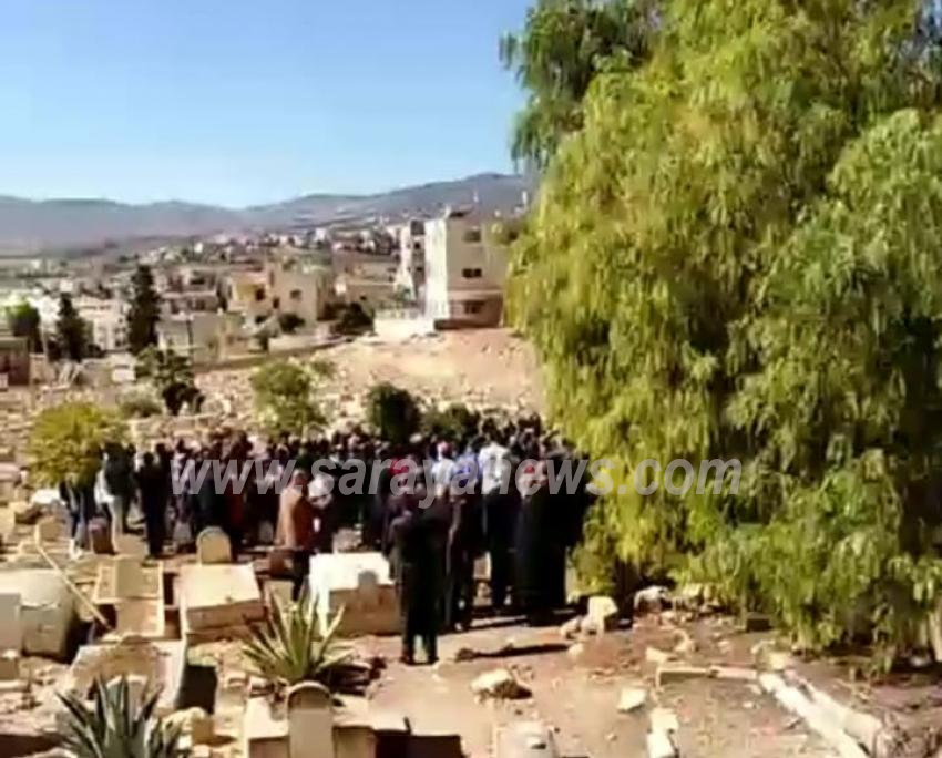  بالصور ..  وسط حزن كبير  .. تشييع جثمان الطفلة هند العزة بجرش