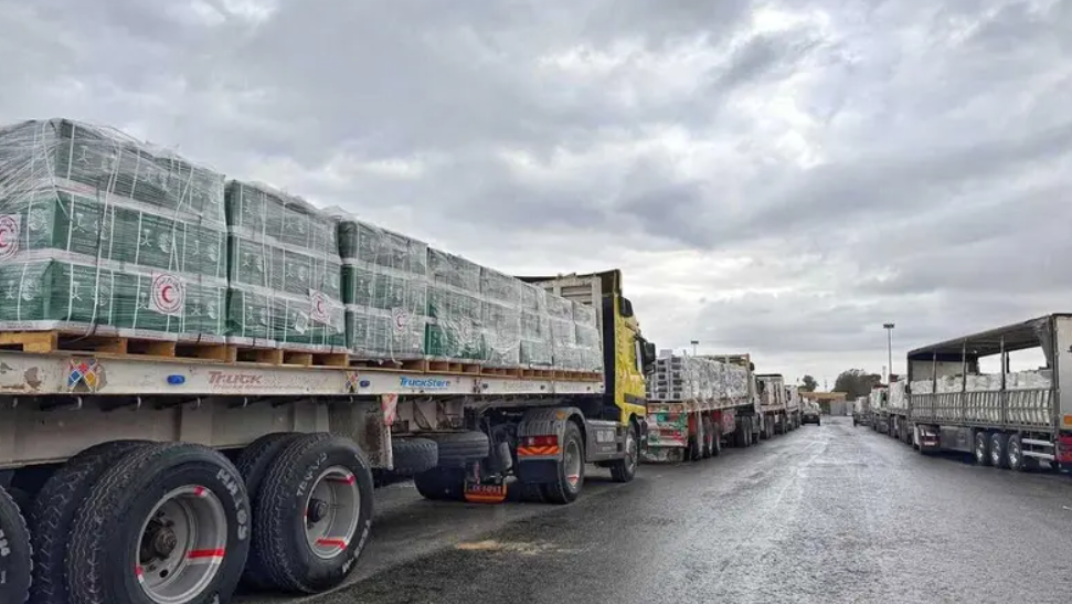 قافلة إغاثية سعودية جديدة تعبر رفح لمساعدة أهالي غزة