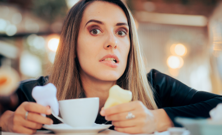 القهوة والأسنان: كيف تحمي ابتسامتك من التصبغات؟