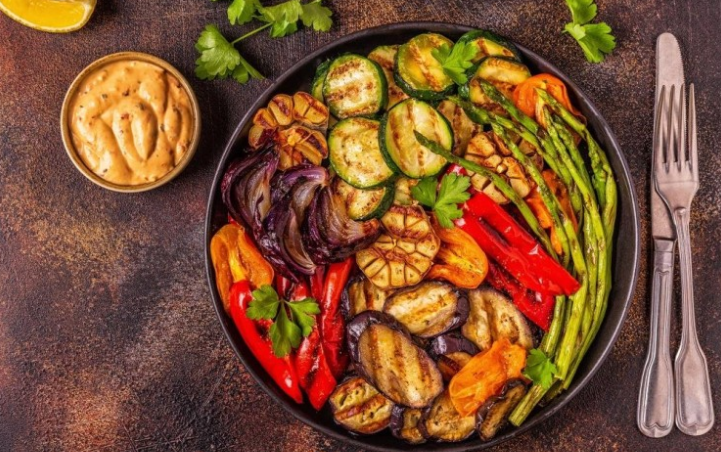 صينية خضار مشوية خفيفة للرجيم