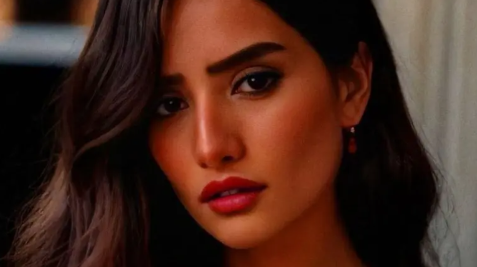 زينة تنشر صور توأمها لأول مرة