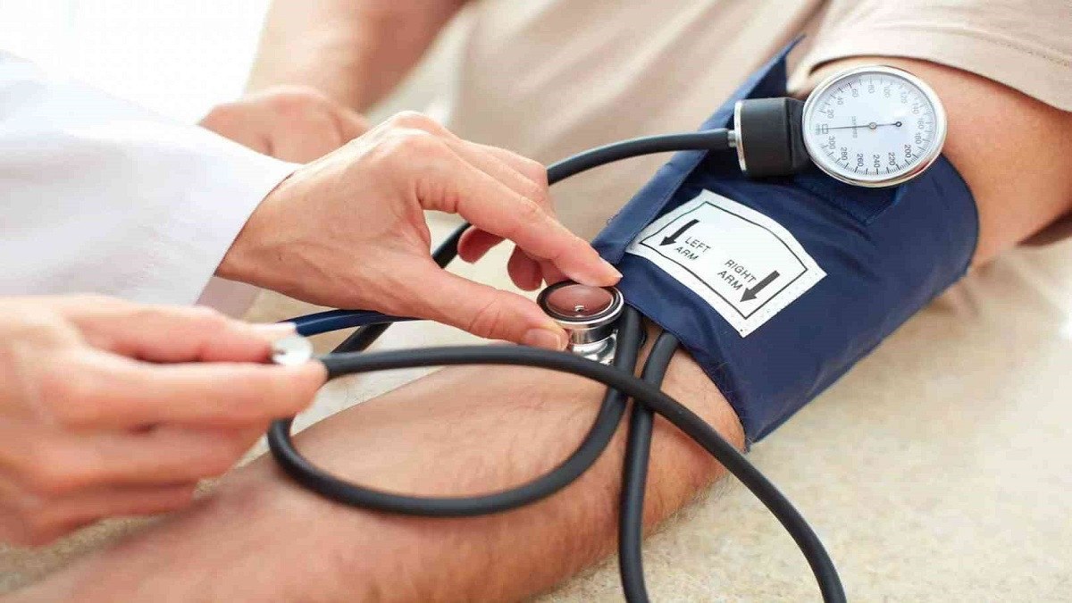 الرياضة أولًا  ..  5 عادات صحية تساعد على خفض ضغط الدم