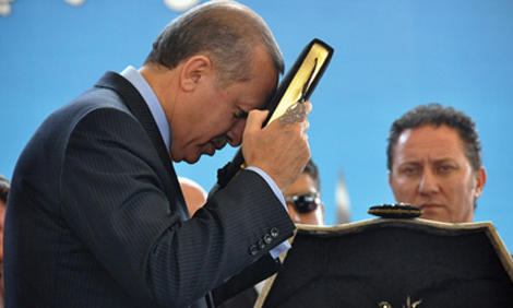 أردوغان: حظر بالعيد يتبعه فتح المساجد
