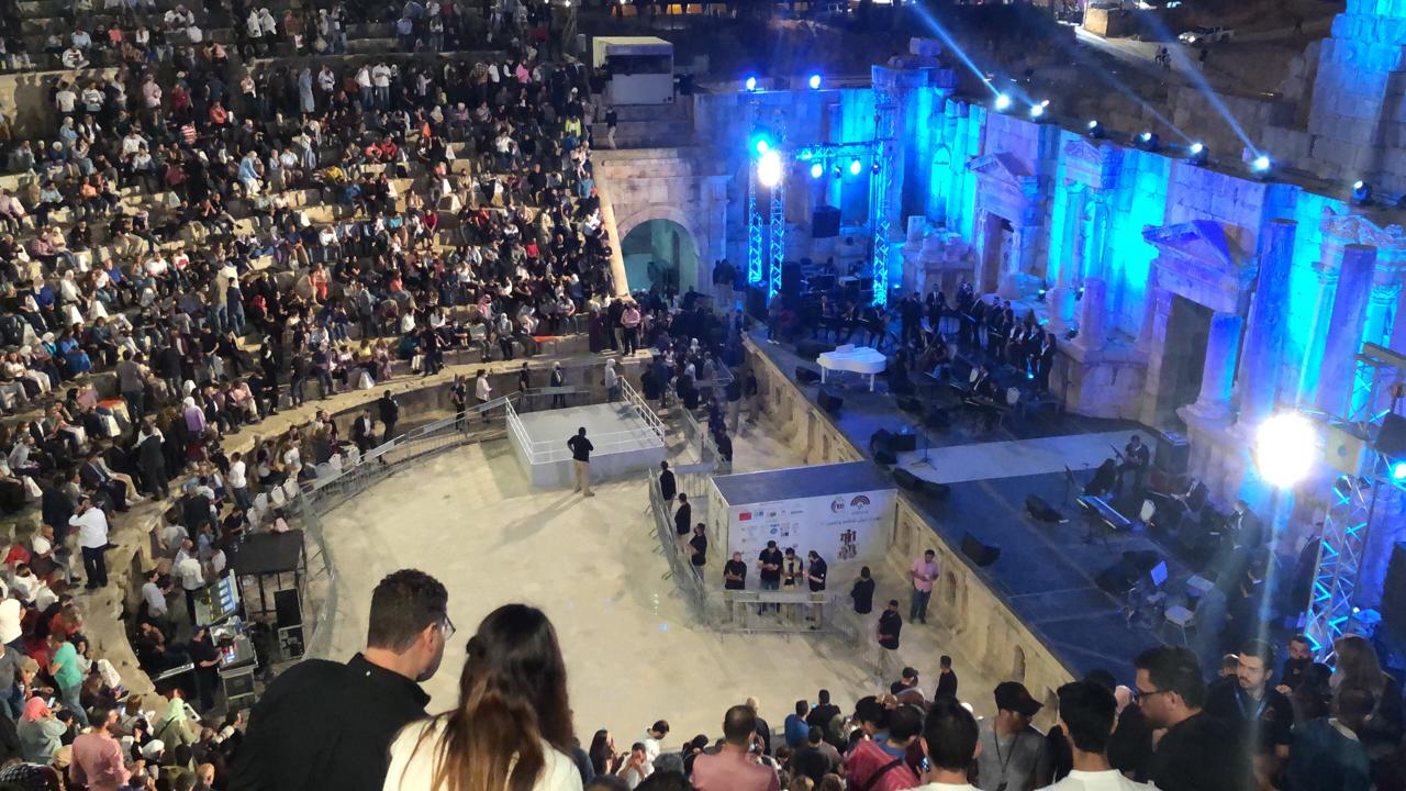 بالفيديو : ماجدة الرومي تتعرض للإغماء في مهرجان جرش