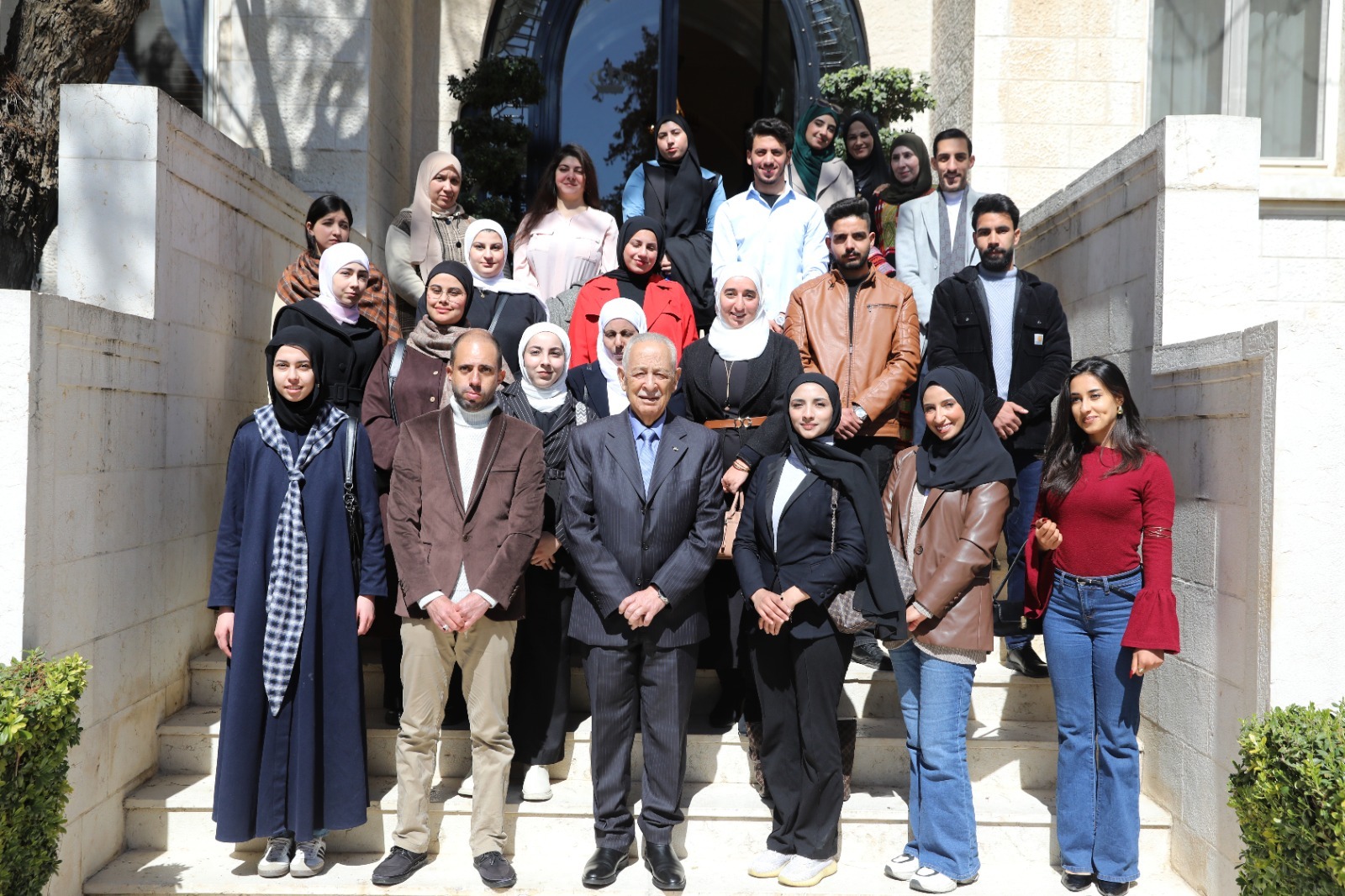  العيسوي يلتقي وفدا شبابيا من مبادرة "فكرة أمل" التطوعية 