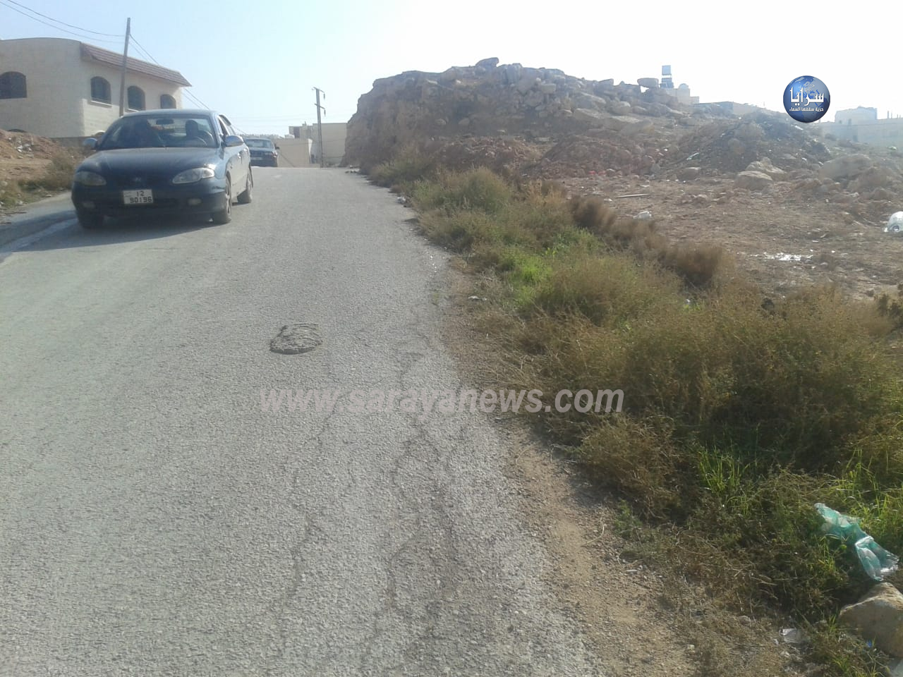 بالصور  .. أهالي جبل المغير يعانون من حوادث مرورية بسبب ضيق الشارع وبلدية الزرقاء لم تحرك ساكناً