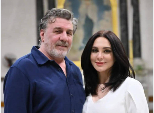 سلاف فواخرجي تطمئن جمهورها على صحة زوجها وائل رمضان: "ضحكتك بتسوى الدنيا"
