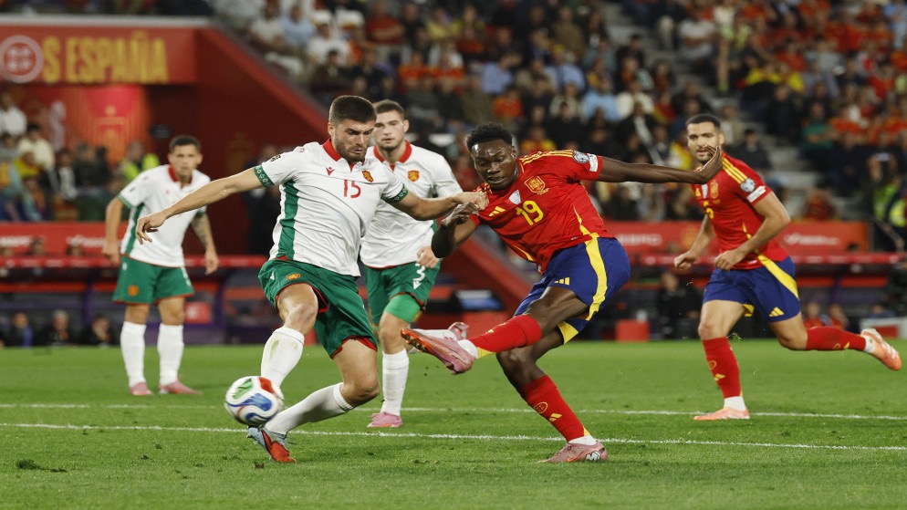 إسبانيا تواصل العلامة الكاملة وإيطاليا تُبقي على آمالها للتأهل لكأس العالم