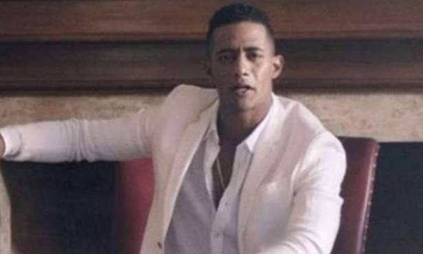 محمد رمضان يقدم المشروب لحبيبته يوم زفافها