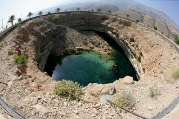 بالصور  ..  أجمل الحفر الطبيعية في العالم