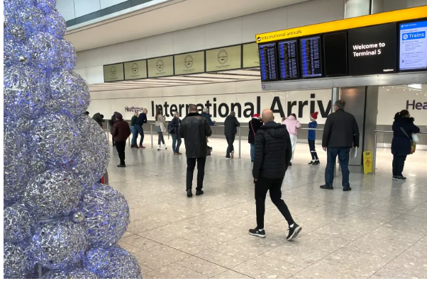 بريطانيا تشدد إجراءات السفر: منع صعود أي مسافر بلا تصريح "ETA" اعتبارًا من فبراير 2026