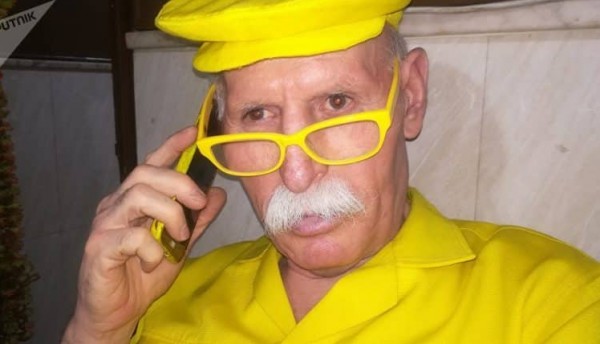  "الرجل الأصفر"رجل سوري يرتدي اللون الاصفر منذ 35عام 
