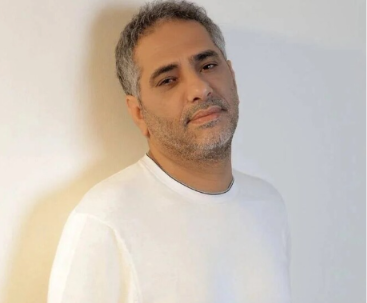 محمد فضل شاكر يوجه رسالة حزينة لوالده بعد أنباء عن تدهور حالته