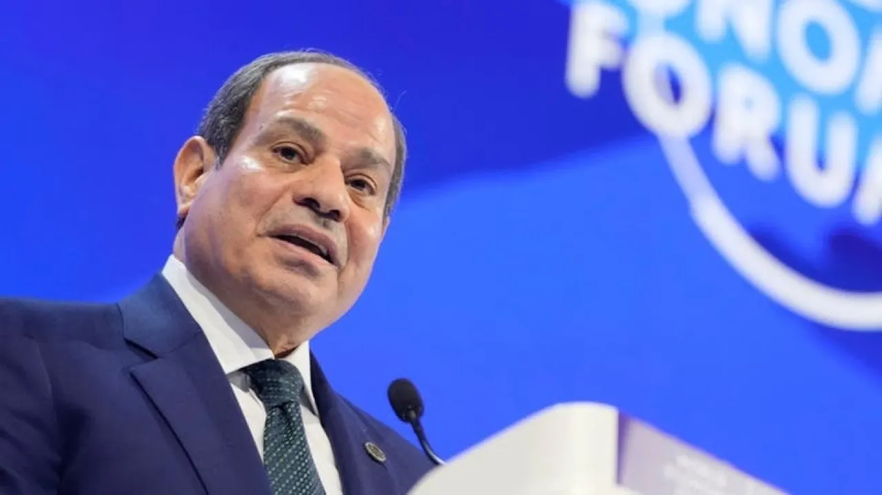 السيسي يصل إلى السعودية ضمن جولة خليجية