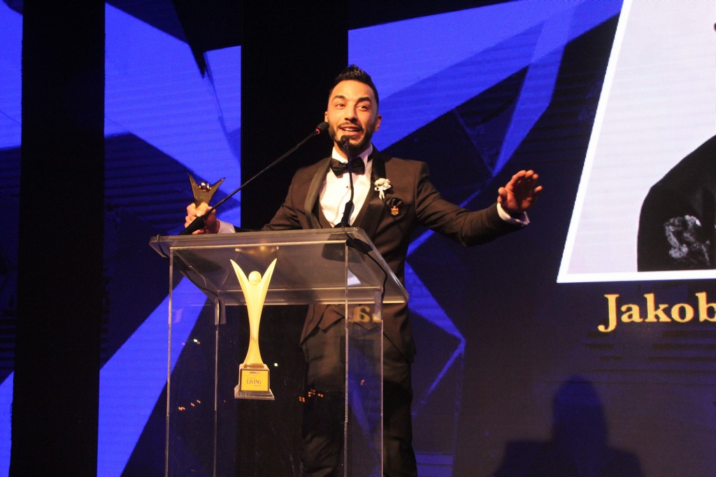 فوز خبير التجميل "جيكوب لمبز" بجائزة ليفنج ويل اوردز 