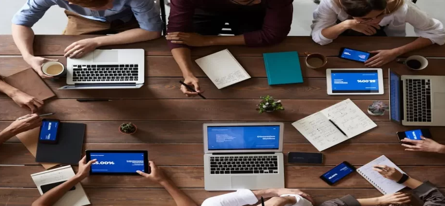 بسبب خطأ غريب ..  شركة صينية تفصل جميع الموظفين في لحظة