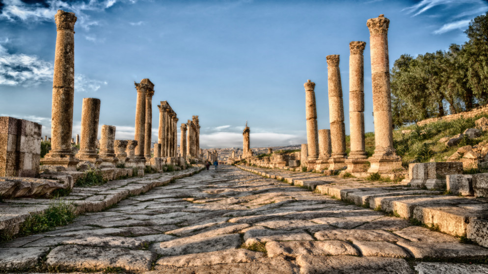 بلدية جرش تدرس إنارة آثارها التاريخية