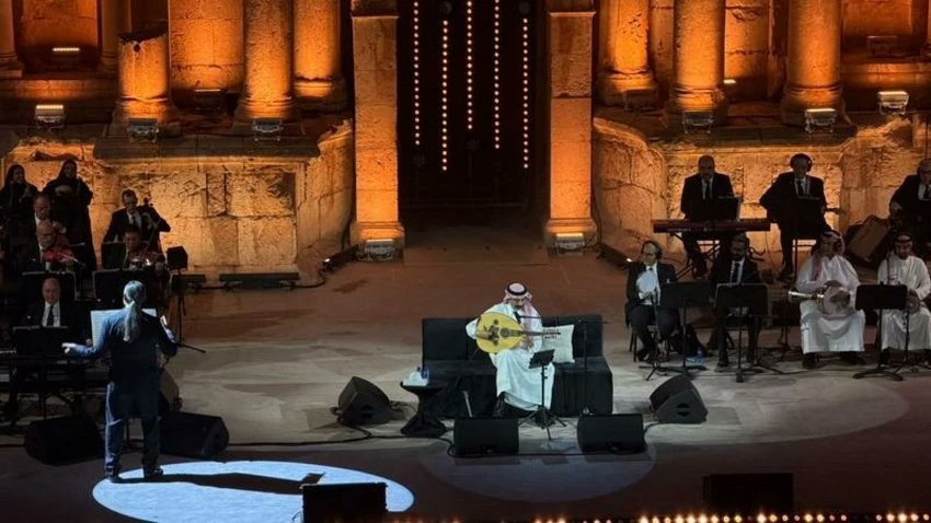 الفنان السعودي عبادي الجوهر يحيي حفلاً غنائياً مميزاً على المسرح الجنوبي في جرش
