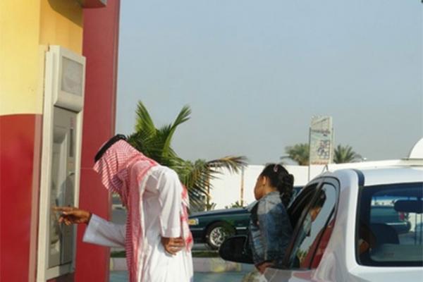 سلب مبلغ 30 ألف ريال من مواطن والاعتداء عليه بالأفلاج