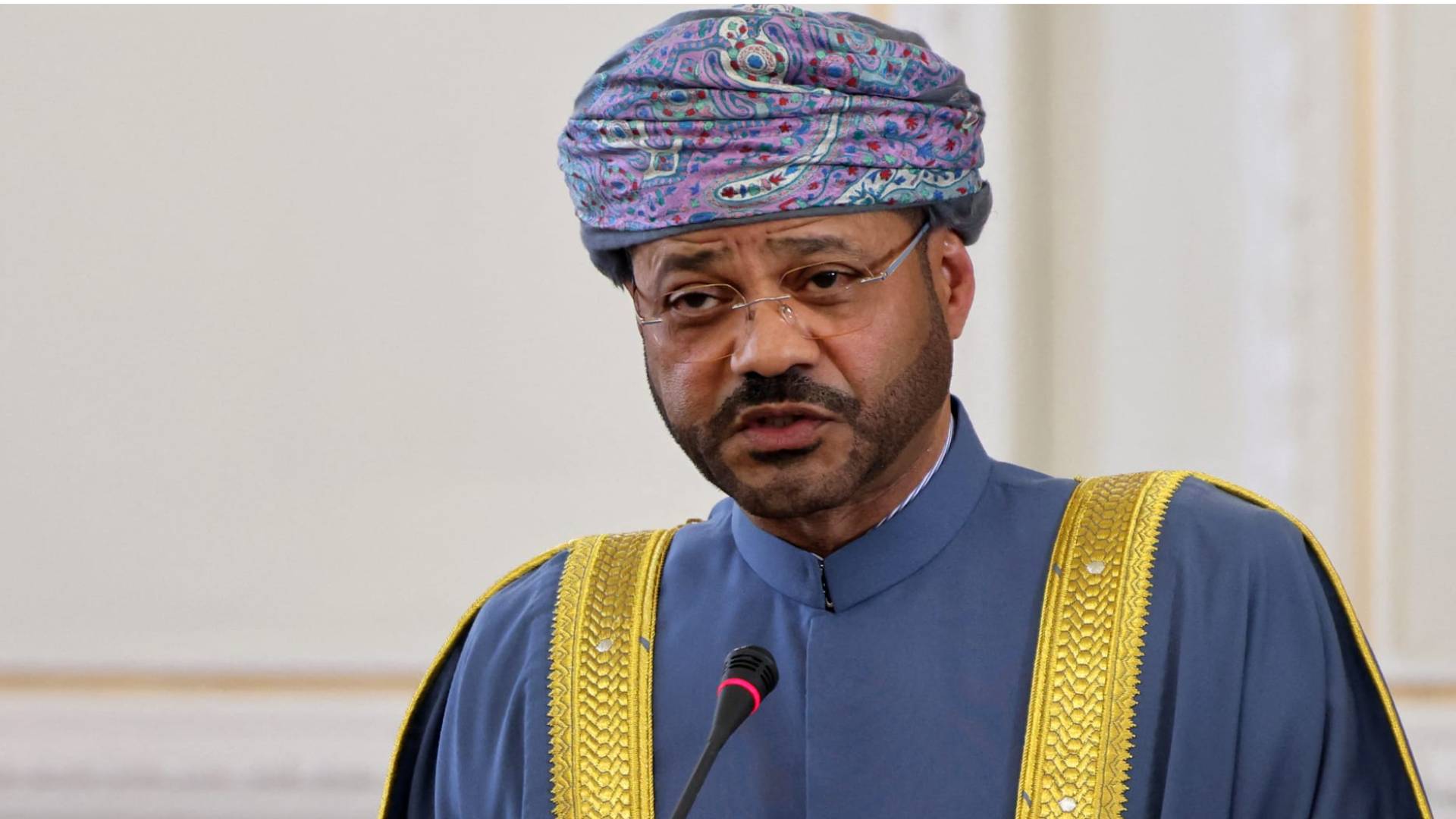 وزير الخارجية العماني:يعلن إنتهاء المفاوضات ..  وإستئنافها بعد تشاور الوفدين مع مسؤولي البلدين