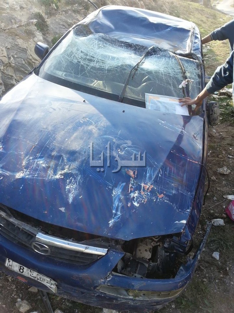 بالصور ..  إربد: إصابة شخص بإنفجار إطار مركبة خليجية و إنقلابها  في بلدة " حرثا " 