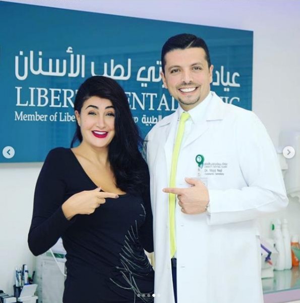 بالصور ..  طول قامة غادة عبدالرازق يتسبّب في مشكلة مع طّبيب أسنانها