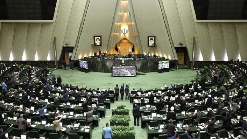 لجنة الأمن القومي بالبرلمان الإيراني تدعم وقف المفاوضات