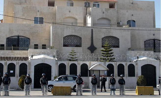 السفارة السورية تتسلم "قائمة نيابية" بـ 6 معتقلين أردنيين
