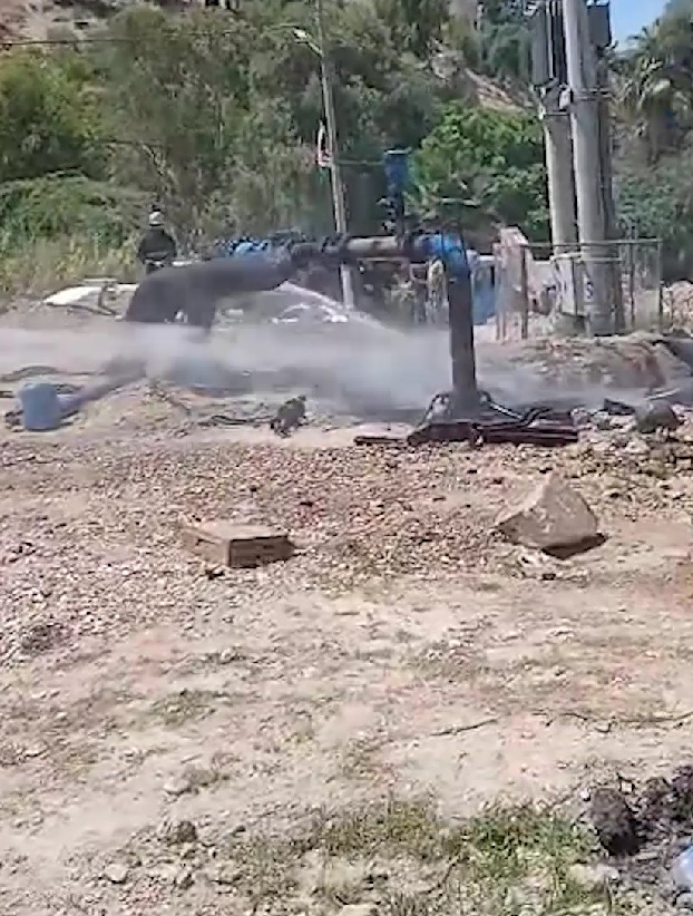 الدفاع المدني يتعامل مع حريق في بئر مياه معدنية بمنطقة الشونة الشمالية ..  فيديو