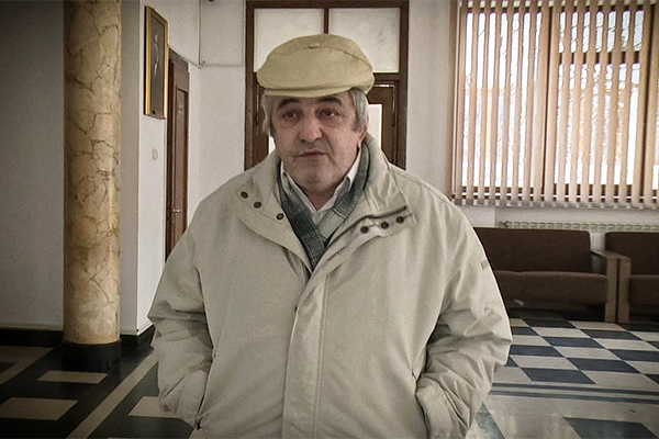 روماني يخوض حربًا لإثبات وجوده على قيد الحياة