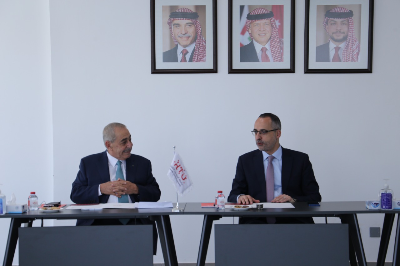 الكيالي والحسبان تقدمان ستة منح تقنية لطلبة جامعة الحسين التقنية الجدد 