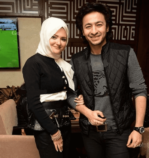 اول ظهور لزوجة حمادة هلال بعد خلعها الحجاب - صور