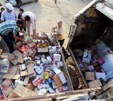 ضبط 50 طنا من الأغذية منتهية الصلاحية باسبوع