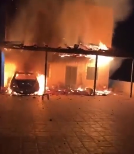 مستوطنون يحرقون منزلًا للمواطن عوض جبارة في ترمسعيا - رام الله