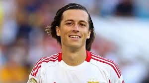 ريال مدريد يتعاقد يعيد الظهير الايسر كاريراس من بنفيكا