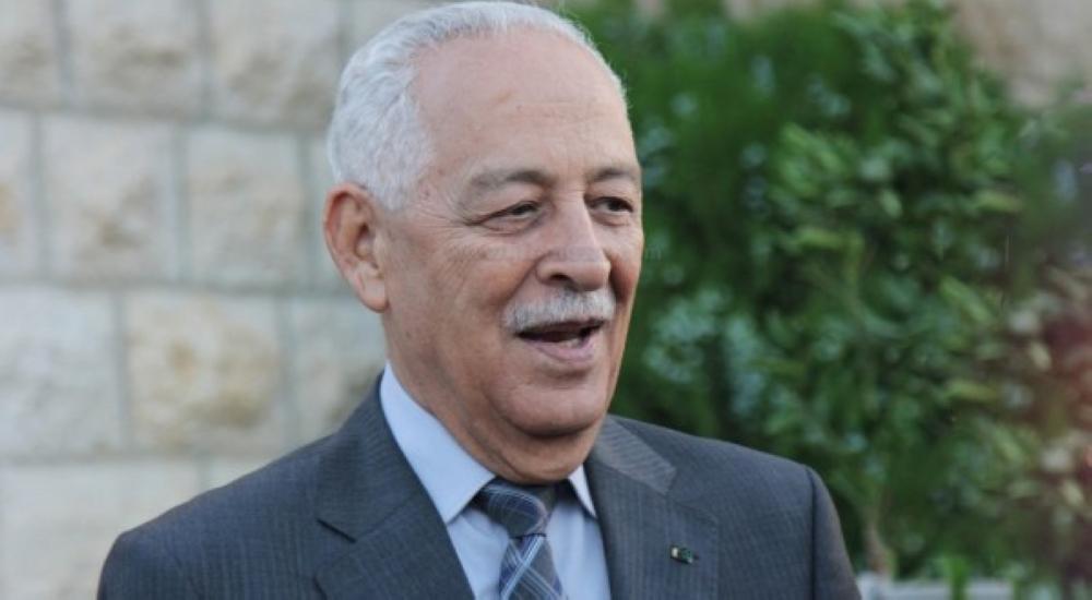 العيسوي ينقل تعازي الملك إلى عشيرتي الدرة والحمارنة  