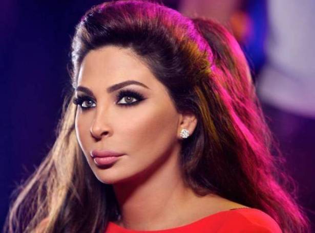 بالفيديو: معجبة بإليسا تنهار ..  لحظة دخولها إلى غرفتها!