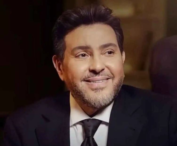 نجله تسلم التكريم ..  هاني شاكر يحصد جائزة الإنجاز مدى الحياة في "دير جيست"   