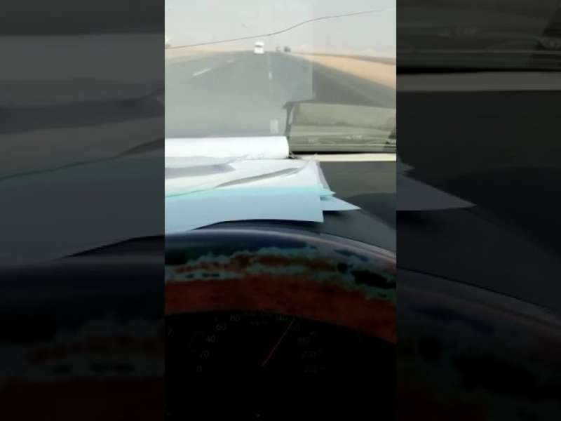 بالفيديو ..  سائق نقل طالبات يسير بسرعة 160 كم على طريق بدر في السعودية