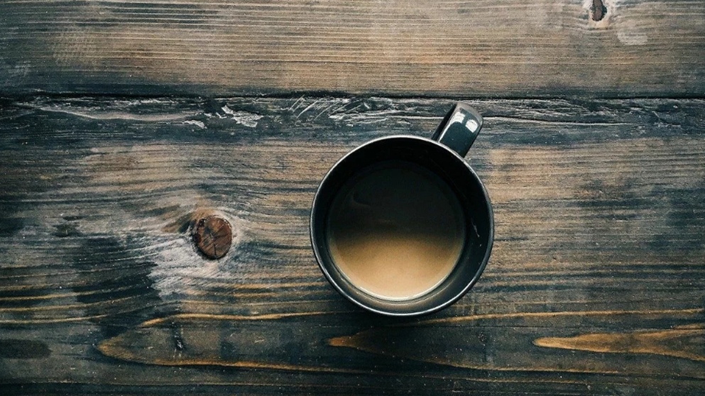 خبير يحذر من حالات "تبطئ" فيها القهوة عمل الدماغ