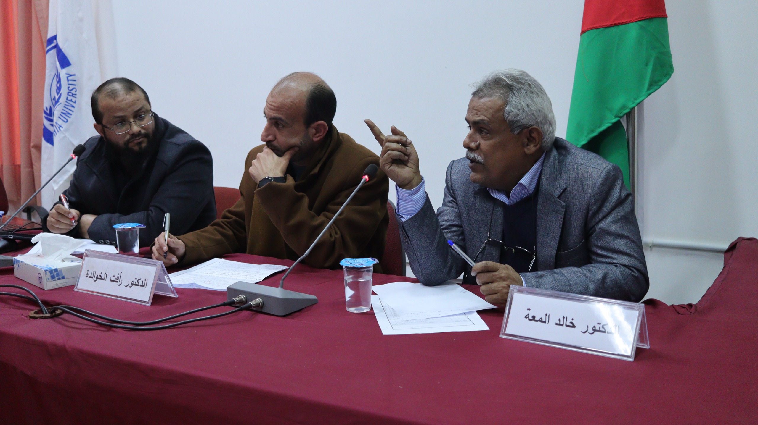 جامعة فيلادلفيا تناقش واقع الكتاب بين الورقي والرقمي في مناظرة علمية