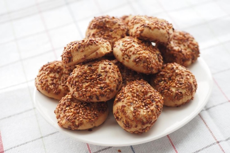طريقة عمل الكعك بالسمسم
