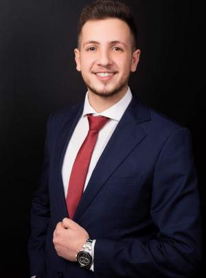  الدكتور أحمد محمود حزيّن  ..  مبارك التخرج