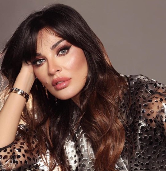 بالفيديو  ..  وصفتها بـالـ"مشؤومة" ..  نادين نجيم توثق اللحظات الأولى لانفجار "مرفأ بيروت"قبل نقلها للمستشفى