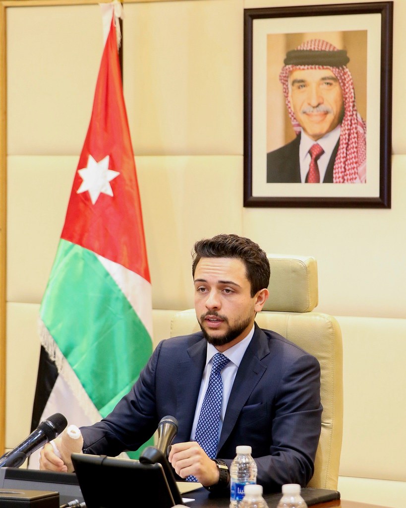 د.قاسم الضمور يهنئ ولي العهد بعيد ميلاده الميمون  ..  مبارك 