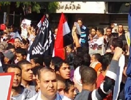 بالفيديو : جمعة دامية في مصر باحتجاجات رفعت فيها أعلام "داعش"