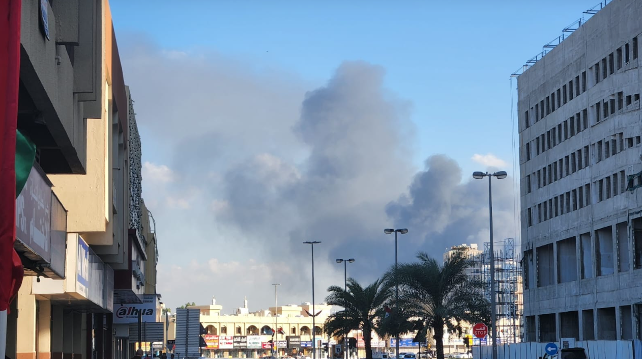 الامارات  ..  حريق في مستودعات قطع غيار السيارات المستعملة بالشارقة