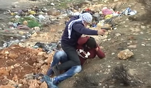 بالفيديو  ..  لحظة قيام مستعربين بخطف شبان فلسطينيين اثناء الاحتجاجات  ..  فمن هم المستعربون ؟ 
